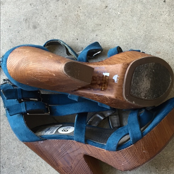 Pair of Guess women dress shoes - Picture 4 of 5